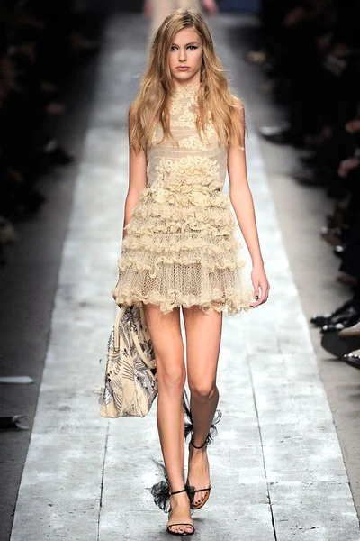 Look 30